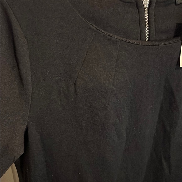 Elegant Black Dress - Picture 2 of 7